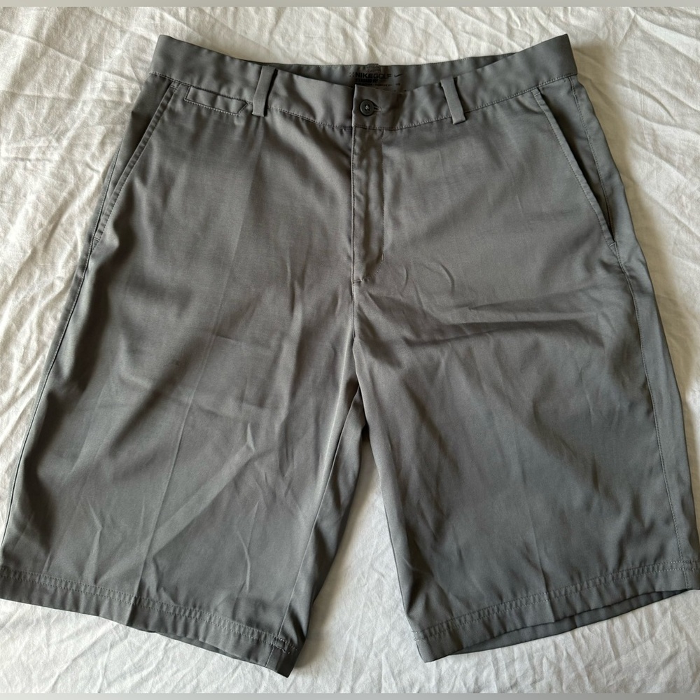 NIKE DRI FIT GOLF SHORTS SIZE 32 wonderful  Solid Nike shorts to golf in